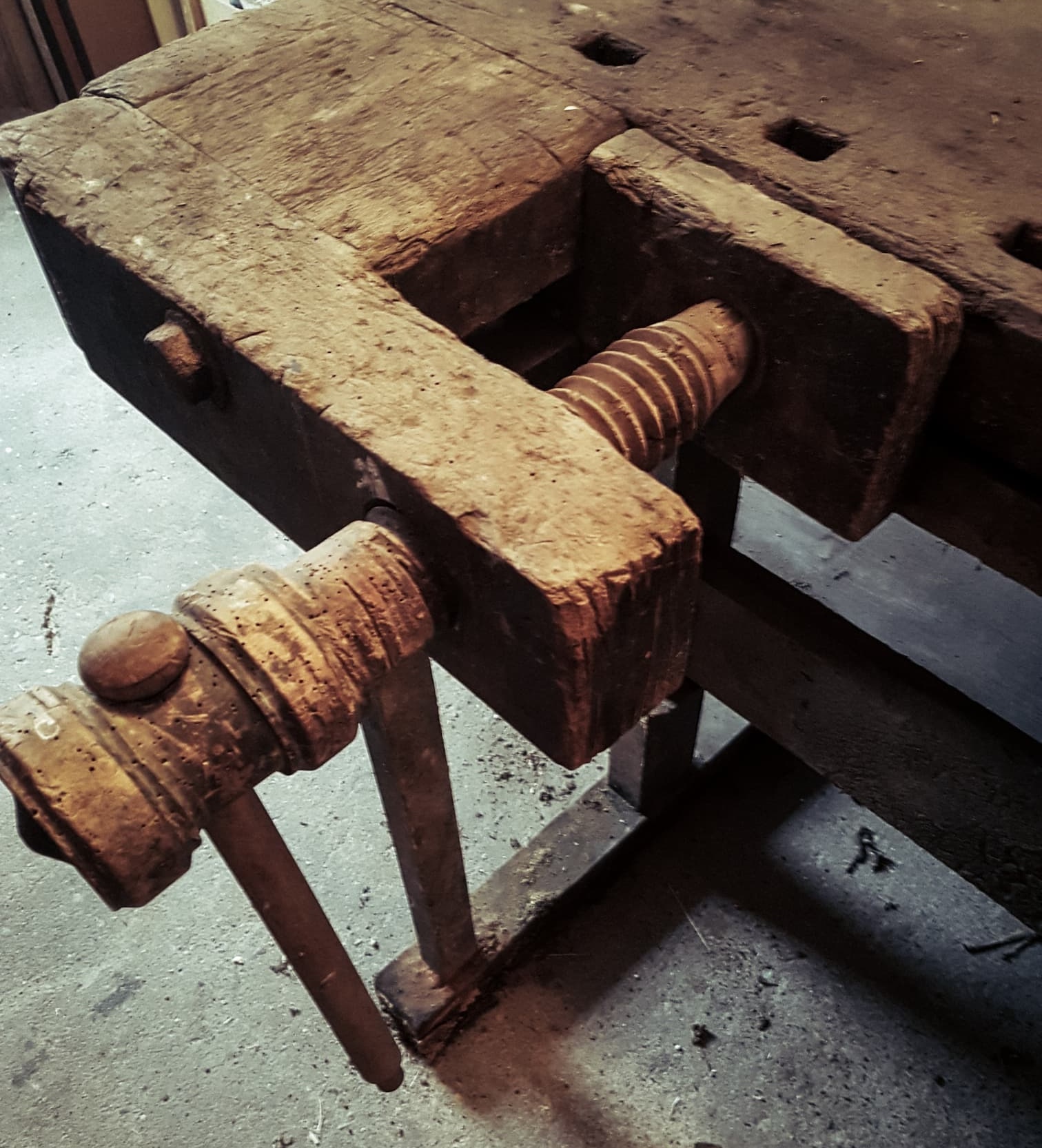 Kopf-im-Schraubstock